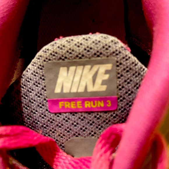 Nike Tennis Shoes-Size 5 EUC - Picture 3 of 6